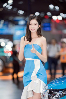 宋雨琦乳液头突出图片